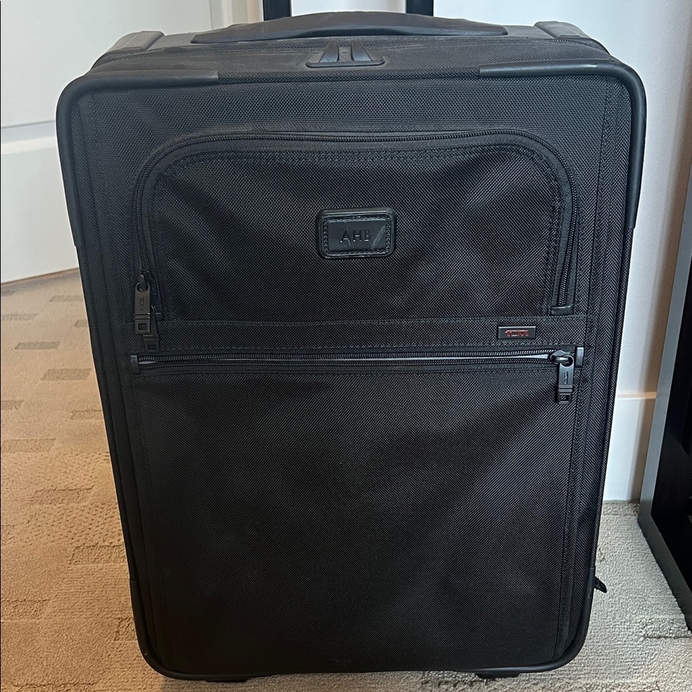 TUMI Alpha Ballistic Expandable Black 21" Carry On Two Wheeled used twice